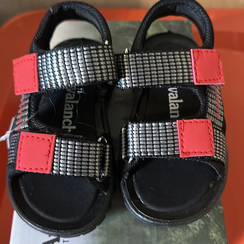 AVALANCHE TODDLER BOYS STRAPPY SANDAL: BLACK/RED: NIB: SZ 5